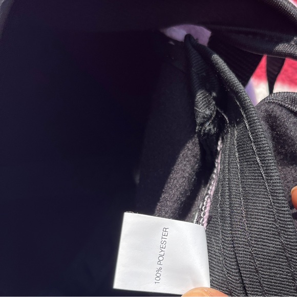 Supreme pink WINDSTOPPER Earflap 6-panel LT purple 
Like new hat
Made in China - Picture 7 of 7